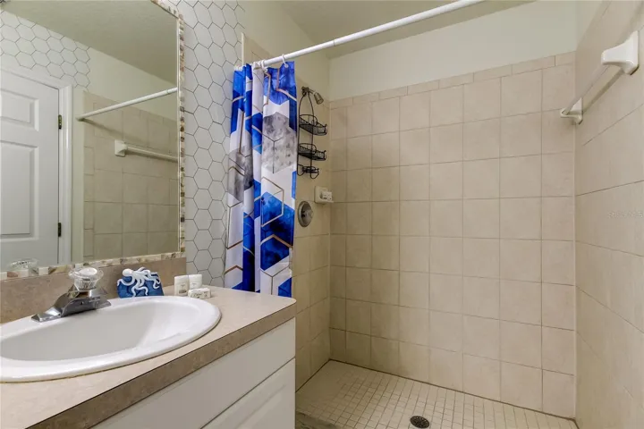 Primary En-Suite Bath