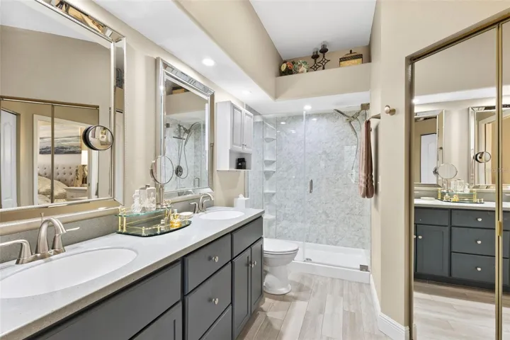 Primary Bathroom : 2 closests 1. linen closest 2. Walk in Closet