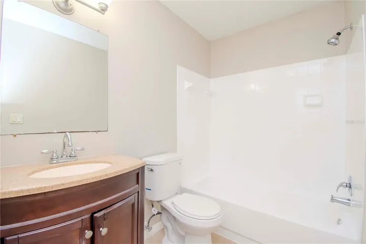 2nd Full Bathroom w/ Linen Closet