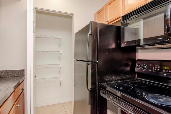 Kitchen w/ Pantry