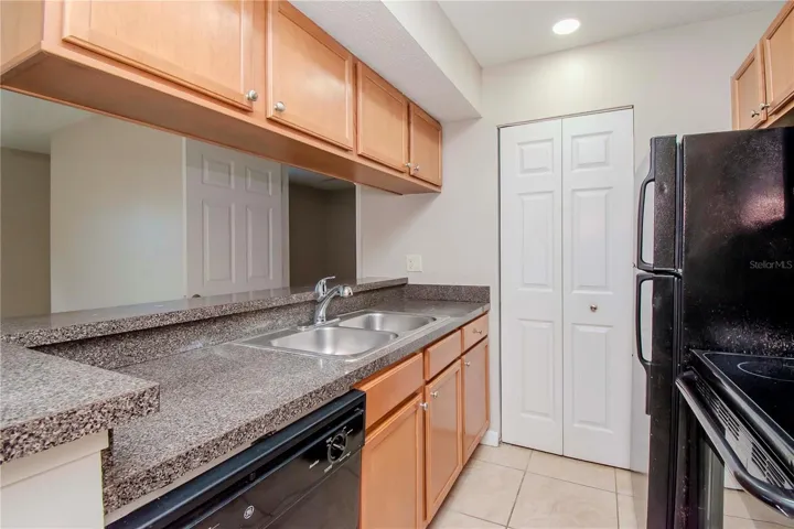 Kitchen w/ Pantry