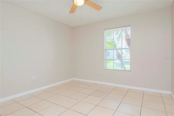 2nd Bedroom w/ Walk-In Closet