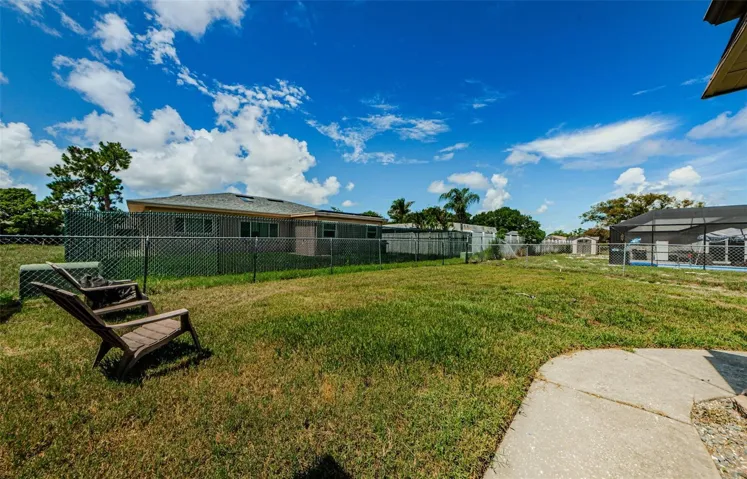 Spacious Back Yard