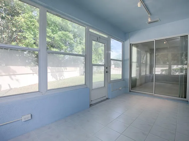 Enclosed Lanai Virtual     Under Heat and Air