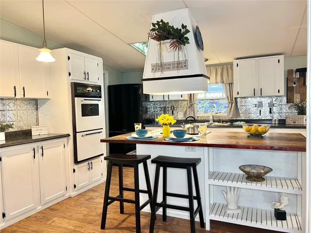 Kitchen - Coffee Bar Area