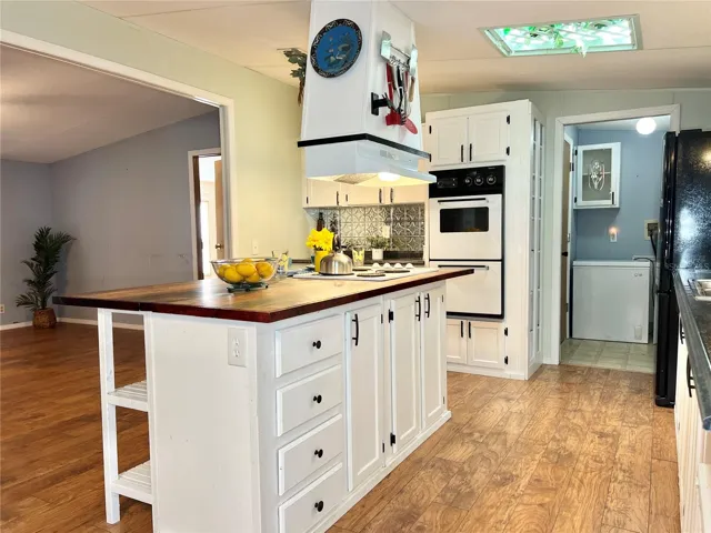 Kitchen - Double Oven and Cooktop