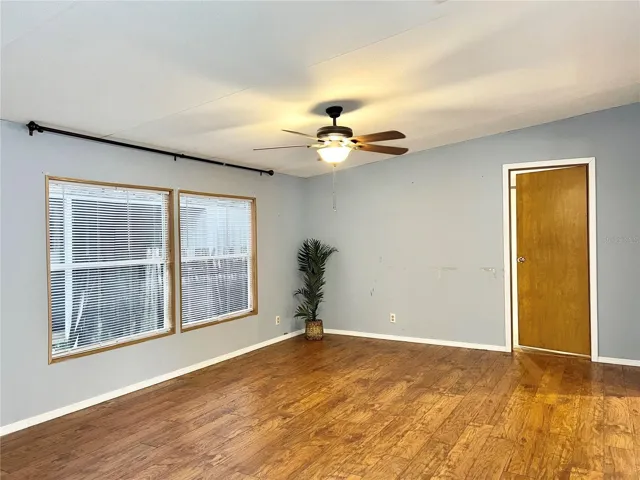 Living Area - Vaulted Ceilings