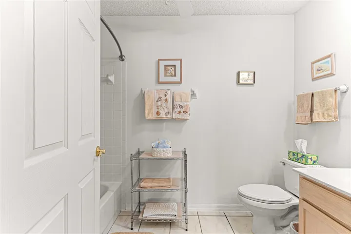 Guest Bath with Tub & Tile Surround