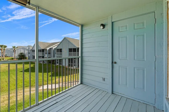 Balcony w/ Storage RM