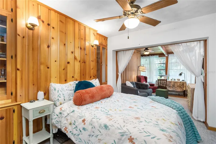 Cottage-inspired guest bed