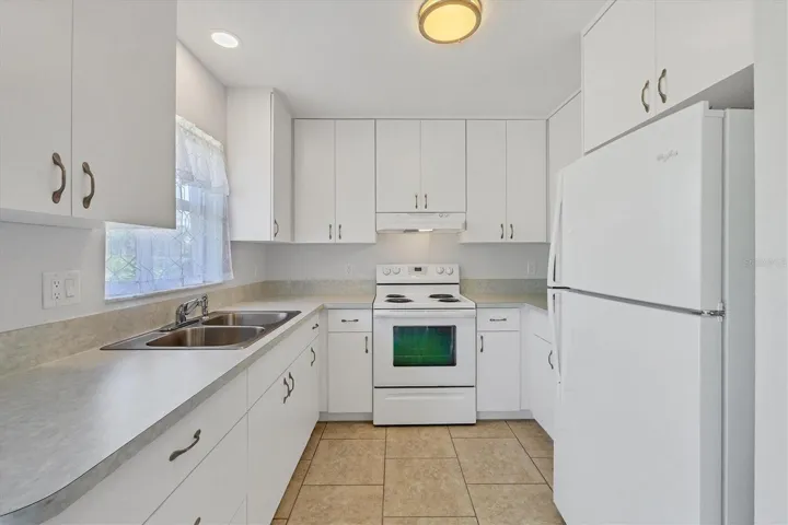full view of kitchen