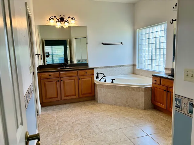 entrance into master bath
