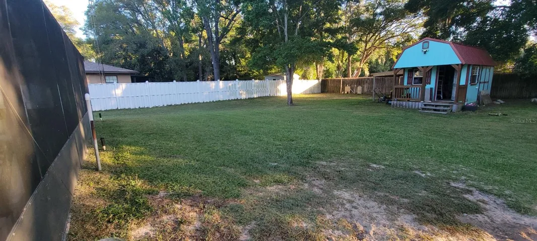 Large family yard with shed (see notes on shed)