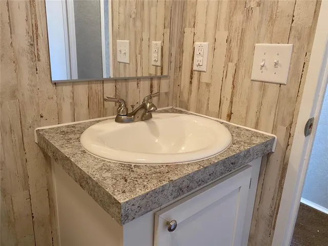 Second bath modern up to date colors
