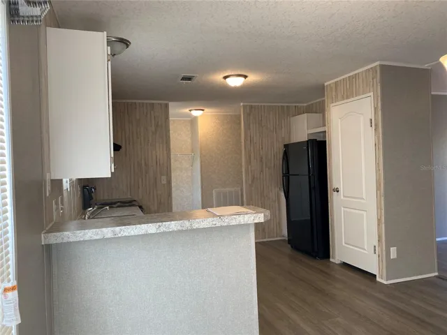 Eat in bar or work space-large pantry