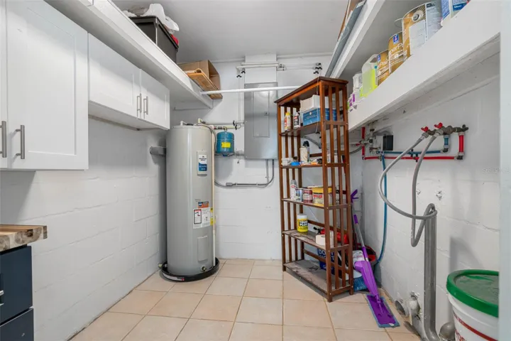 BR 3 closet / Laundry room