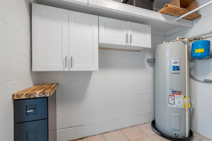 BR 3 closet / Laundry room