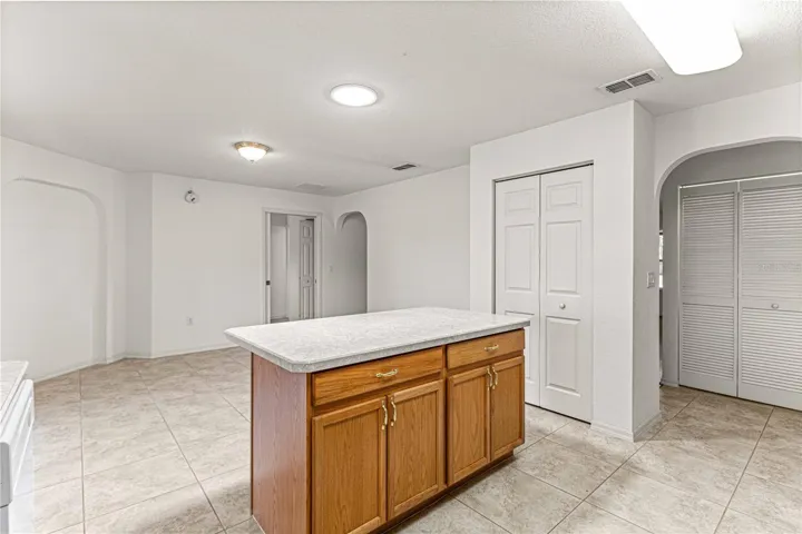 Prep Island w/Seating