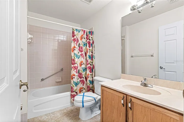 Hall/Guest Bath