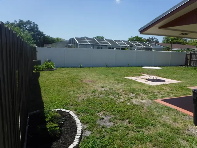 Spacious Back Yard