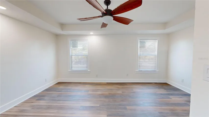 Upstairs primary suite w/ensuite bathroom
