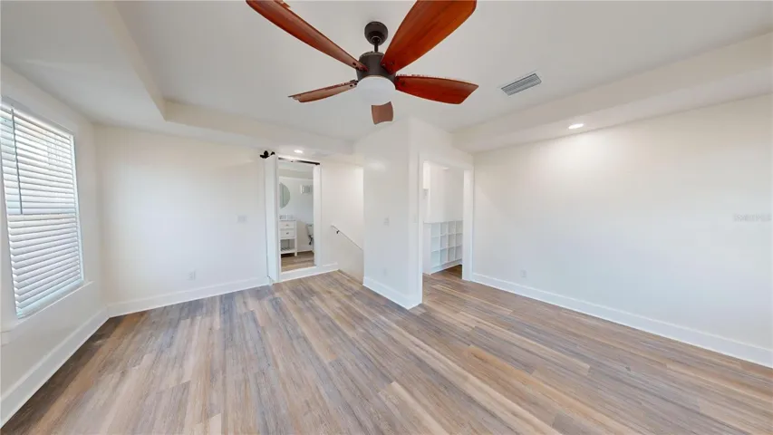 Upstairs primary suite w/ensuite bathroom