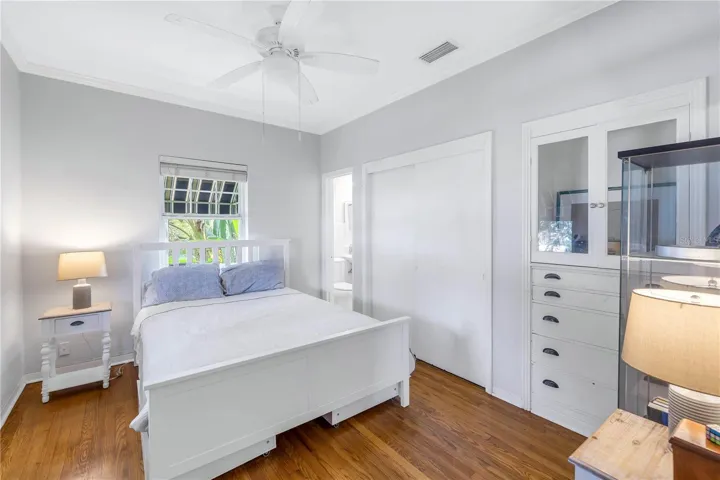 Note built-in cabinet in Guest bedroom
