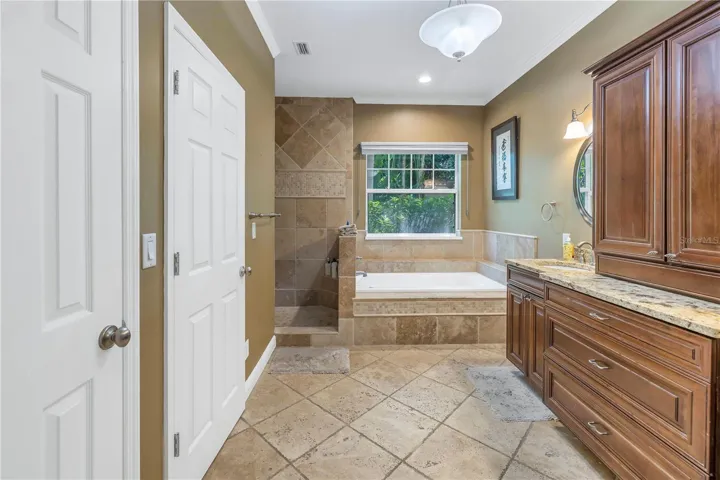 Spacious ensuite bath