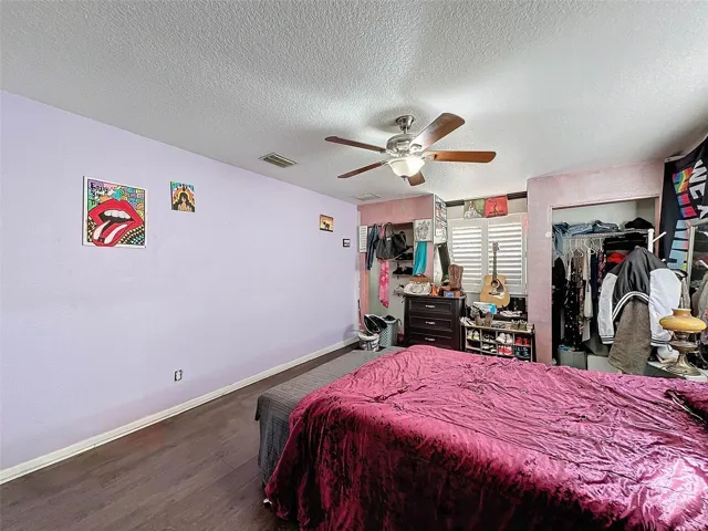 Upstairs bedroom 1 (Split off from the other 3 bedrooms)