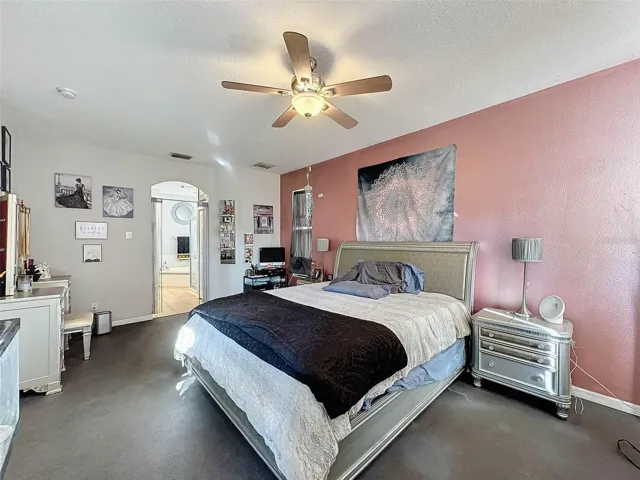 Primary w/ ensuite