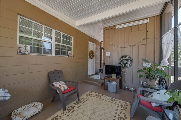 SCREENED FLORIDA     ROOM