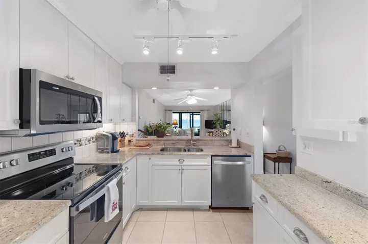Light and Bright Kitchenwith Lots of Counter Space