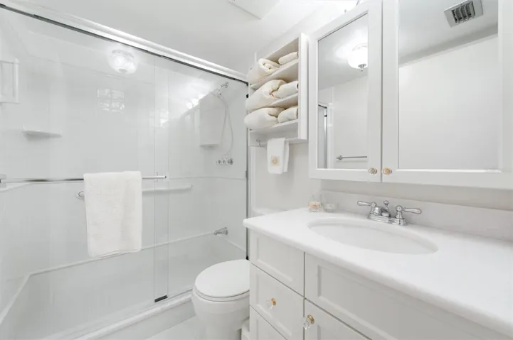 Pretty Guest Bath
