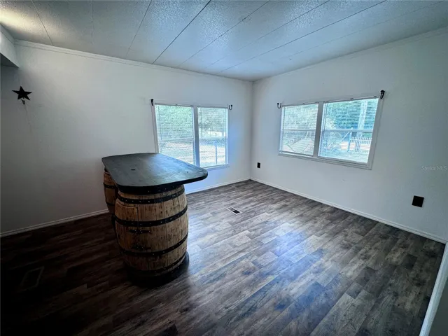 KITCHEN BAR + DINING ROOM