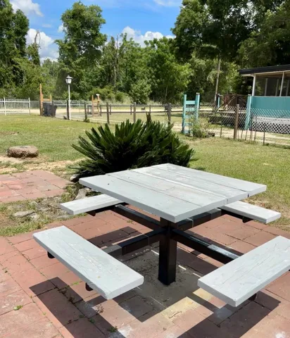 PICNIC TABLE