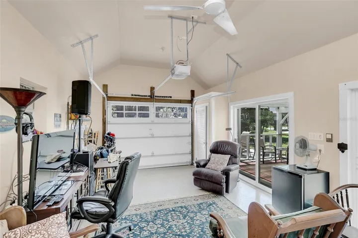 GARAGE AREA