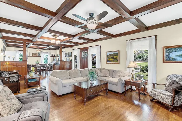 OPEN FLOOR PLAN - LIVING/DINING/FOYER ENTRY