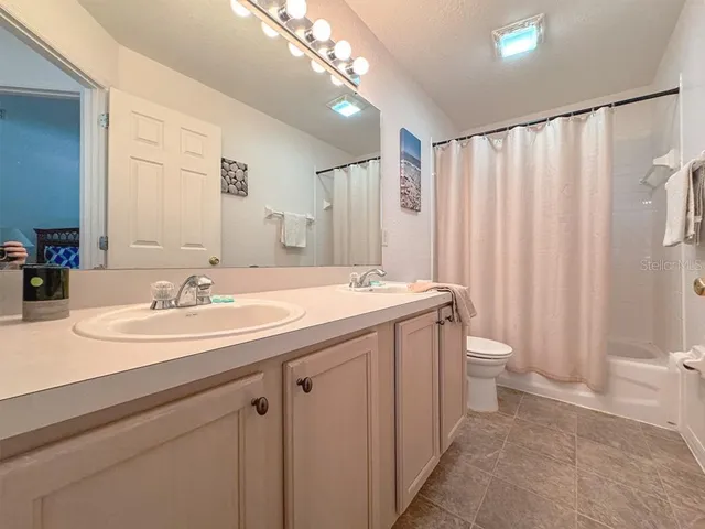 Upstairs second bathroom