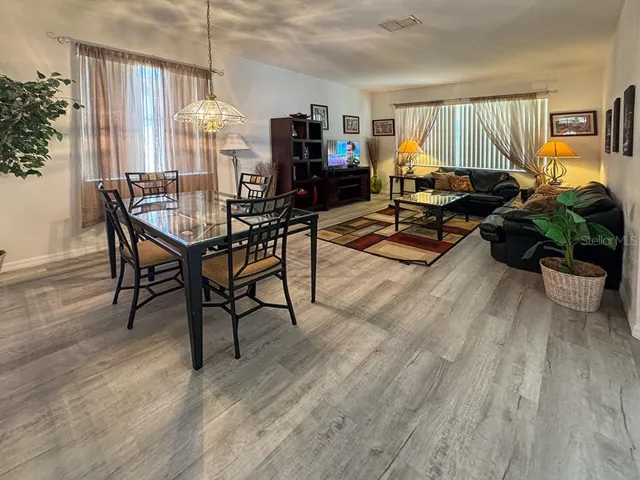 Dining and Livingroom area