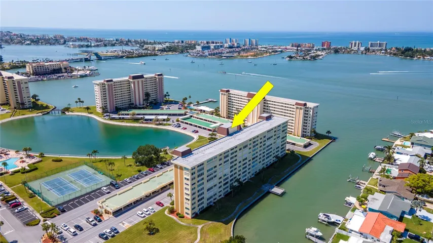 TOP FLOOR AMAZING SUNSETS AND WATERVIEWS