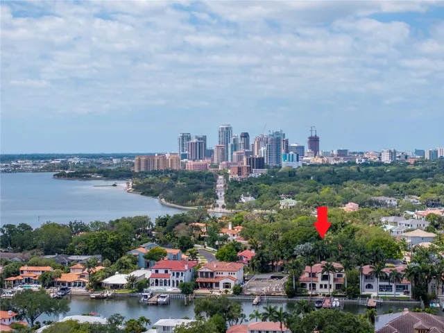 Close proximity to Downtown St Pete