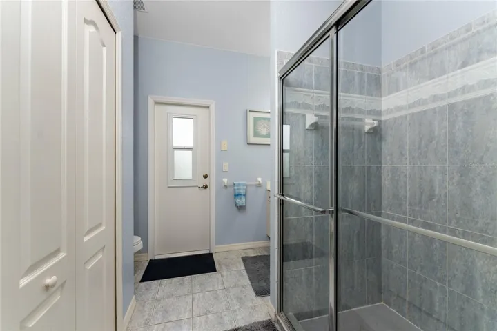 Guest ensuite bath
