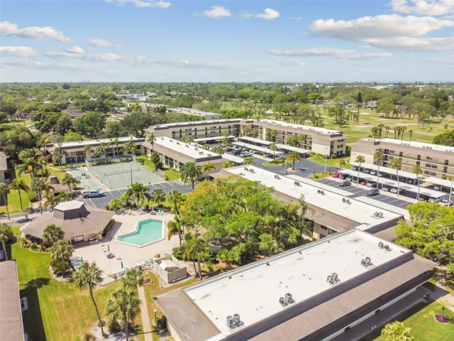 Largo Executive Golf Course within walking distance