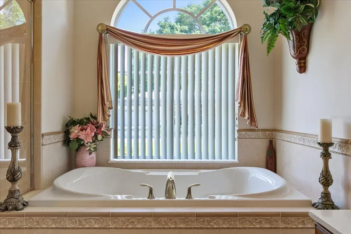 2-Person Jetted Tub