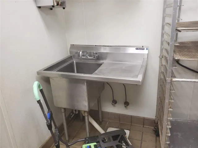 SMALL SINK