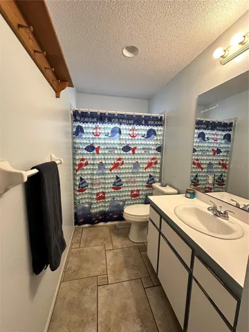 Guest Bathroom with tub