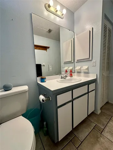 Guest Bathroom with tub