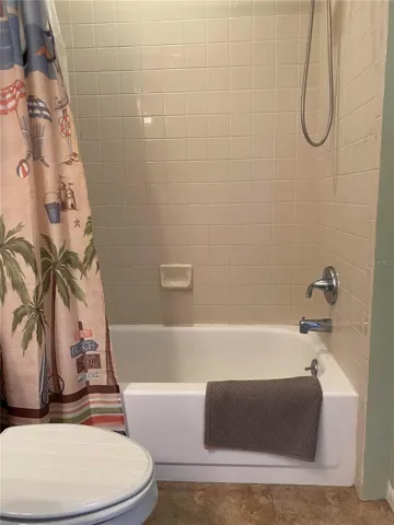 Secondary En Suite Bath