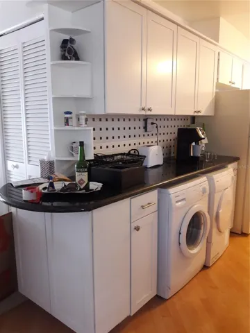 kitchen w/laundry