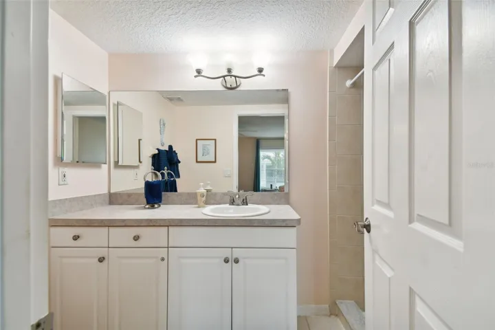 Primary En-Suite Bath